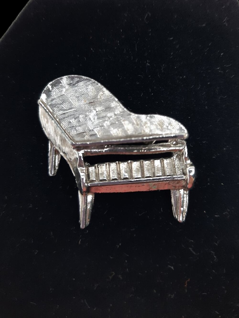 Vintage Baby Grand Piano Brooch Textured Lid Silver 3D Unsigned Beauty MCM Music